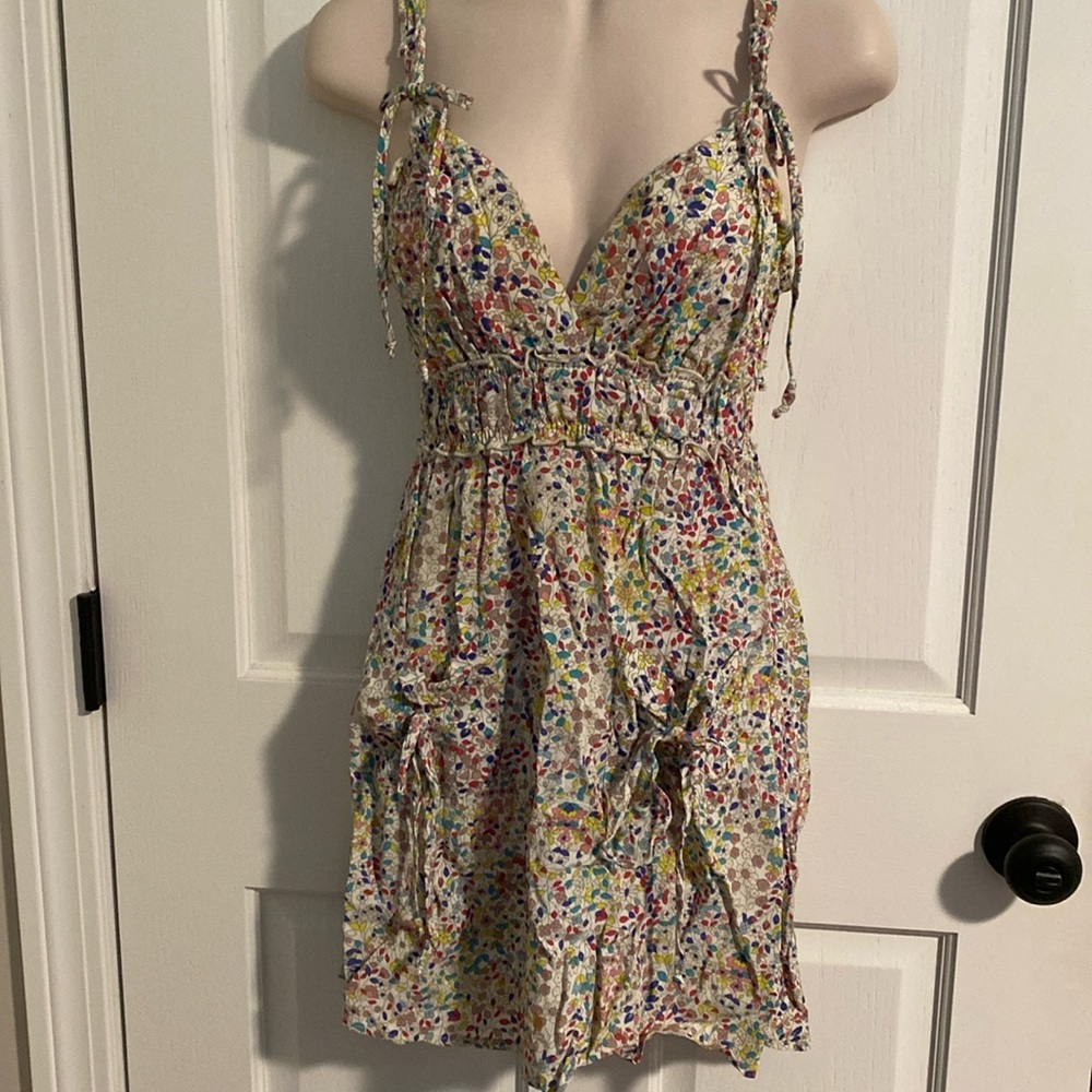 Women’s floral tank with pockets